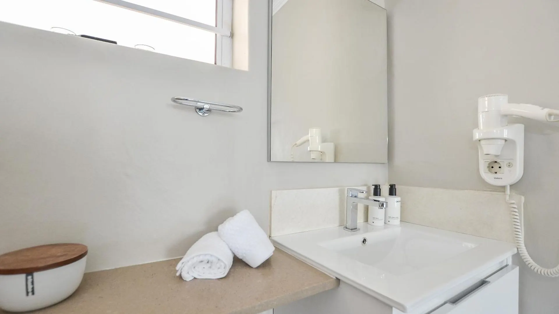 Beautiful Studio Apartment In Mouille Point Cape Town